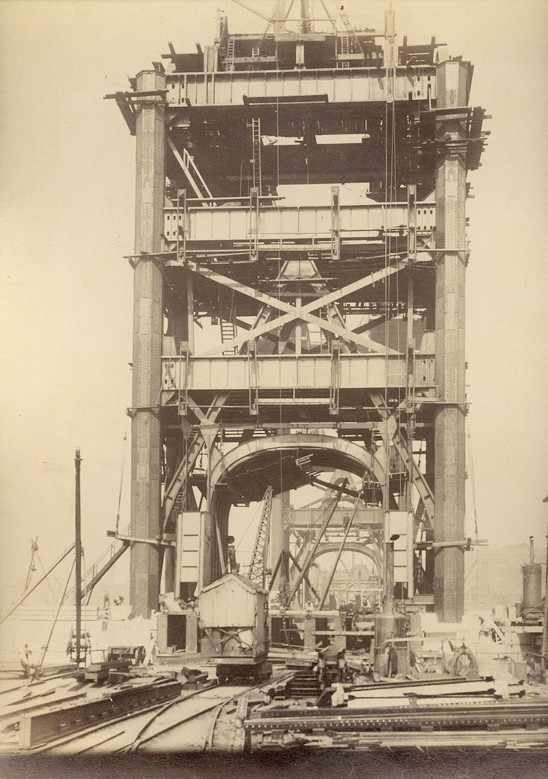Illustration for article titled Viaje al pasado: fotos de lugares icónicos durante su construcción